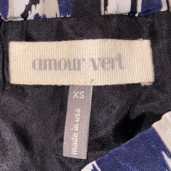 SOLD Amour Vert 100% Silk Aztec Print Elastic Waist Short - Picture 5 of 7